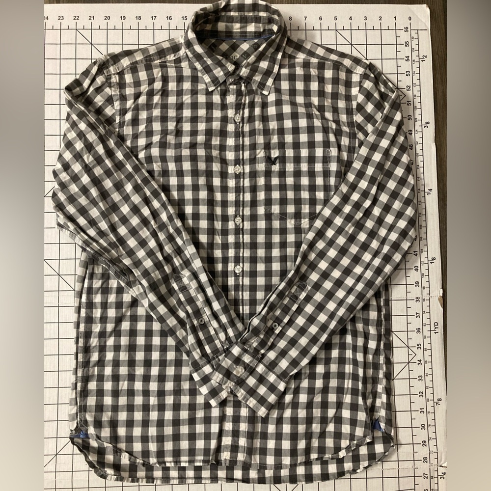 American Eagle Men’s Medium Black/Grey/White Button Down Shirt